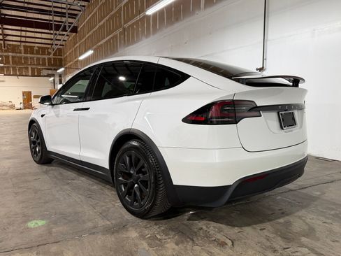 Used 2023 Tesla Model X image 3