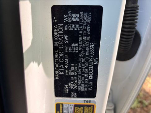 Used 2025 Kia Soul LX w/ LX Technology Package FWD image 27