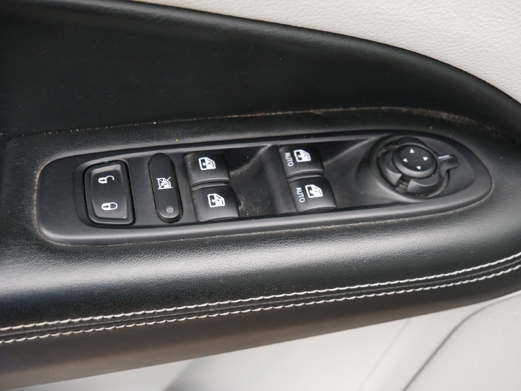 Used 2020 Jeep Compass Latitude w/ Popular Equipment Group AWD/4WD image 17