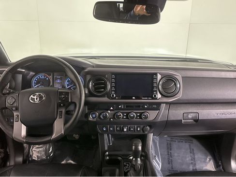 Used 2020 Toyota Tacoma TRD Off-Road image 4