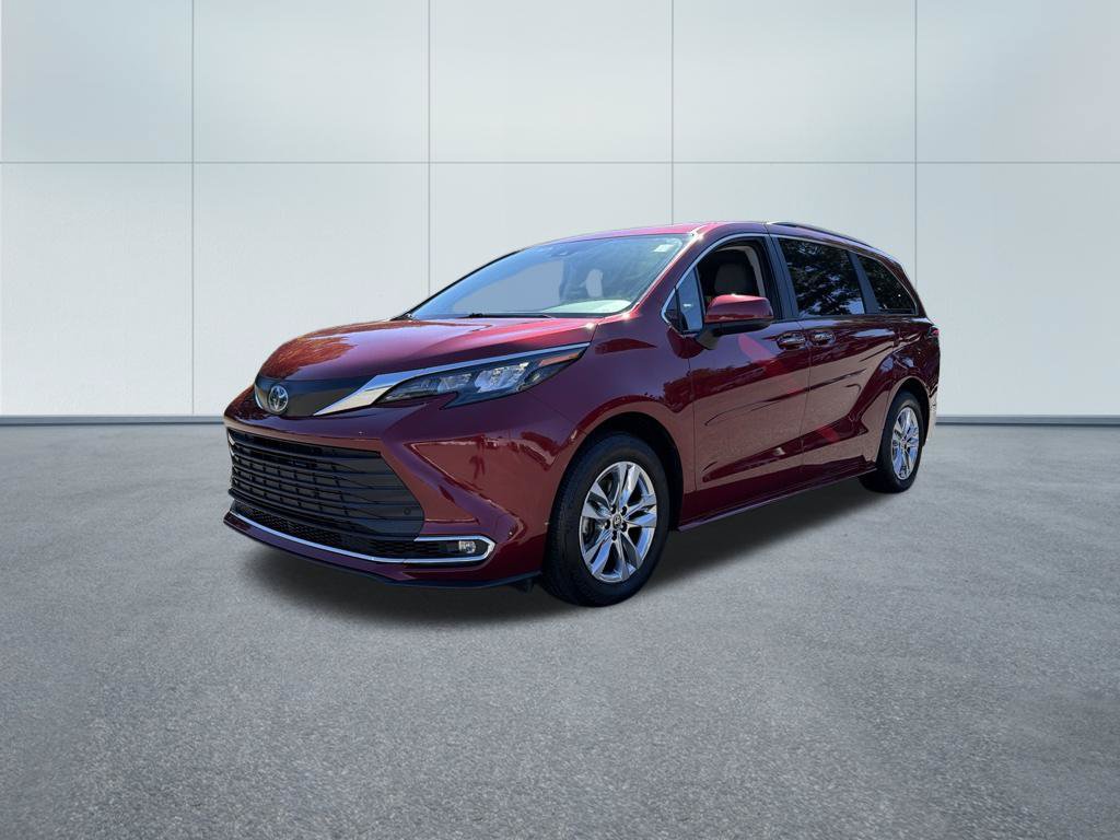 Used 2024 Toyota Sienna XLE w/ XLE Plus Package AWD/4WD image 2