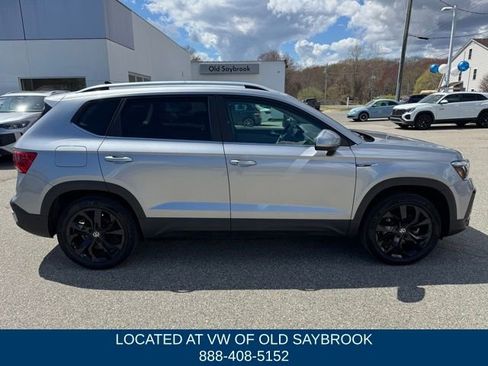 Certified 2022 Volkswagen Taos SE AWD/4WD image 4