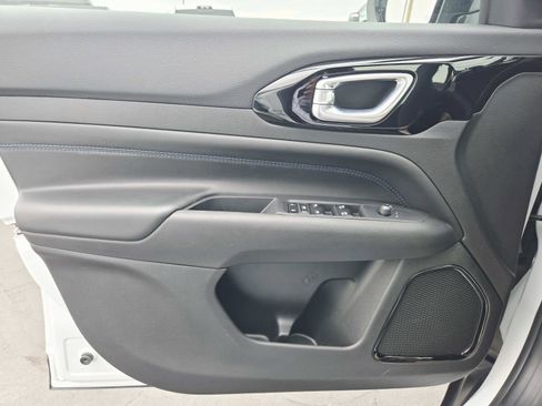 Used 2025 Jeep Compass Latitude w/ Altitude Special Edition image 33