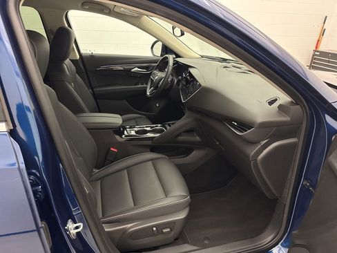 Used 2023 Buick Envision Essence image 43