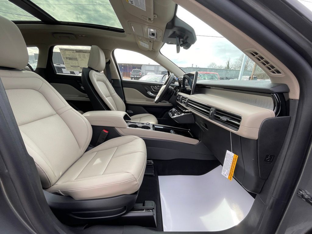 New 2026 Lincoln Corsair Premiere AWD/4WD image 23