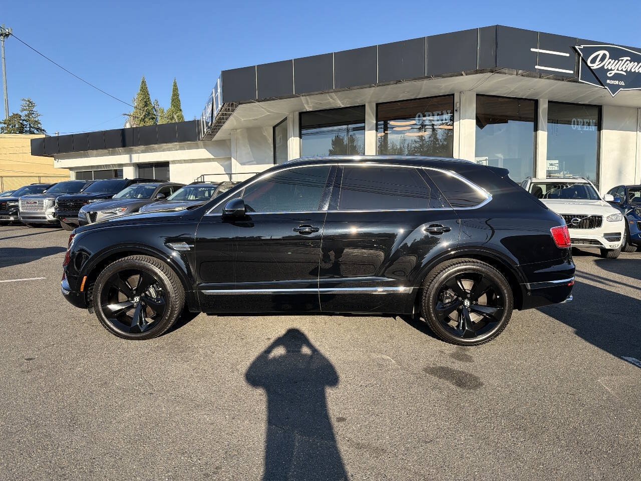 Used 2017 Bentley Bentayga AWD/4WD image 2