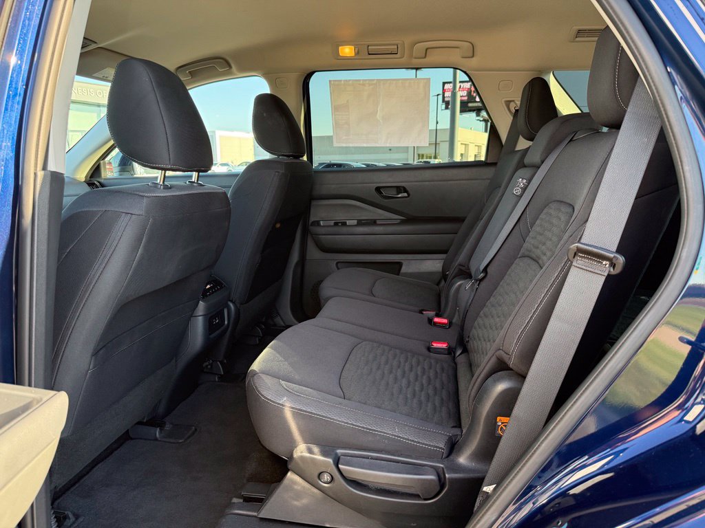Used 2025 Nissan Pathfinder SV AWD/4WD image 18