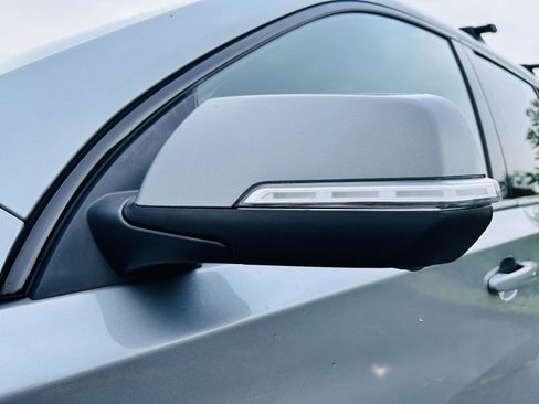 Used 2023 Chevrolet Traverse RS image 21