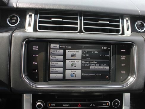 Used 2015 Land Rover Range Rover HSE image 17