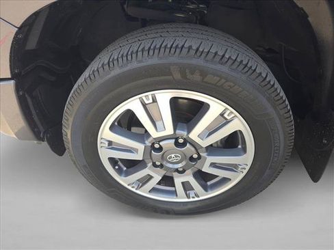 Used 2021 Toyota Tundra Platinum AWD/4WD image 25
