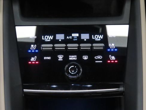Certified 2025 Porsche Macan 4S Electric AWD/4WD image 31
