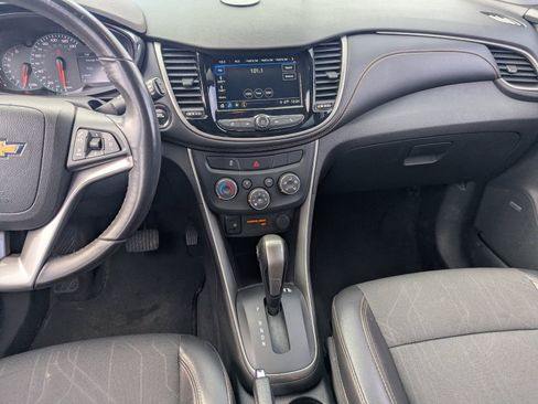 Used 2018 Chevrolet Trax LT w/ Sun & Sound Package image 18