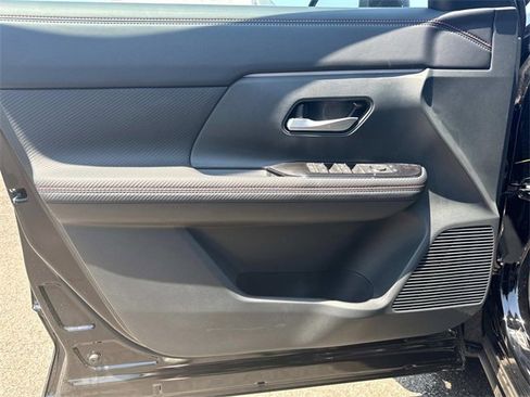 New 2025 Nissan Kicks SR image 17