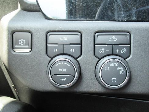 Used 2024 Chevrolet Silverado 1500 LT AWD/4WD image 20