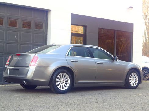 Used 2012 Chrysler 300 RWD image 4