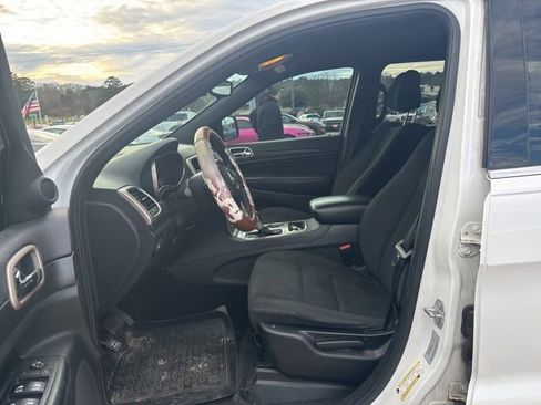 Used 2017 Jeep Grand Cherokee Laredo image 7