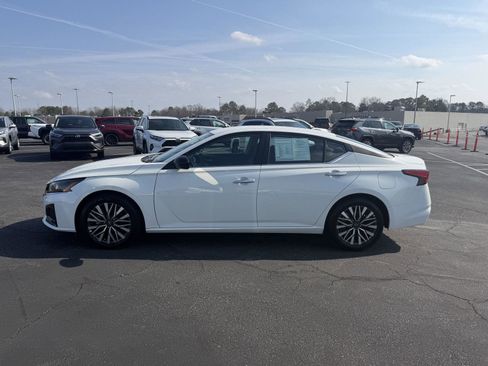 Used 2025 Nissan Altima 2.5 SV image 4