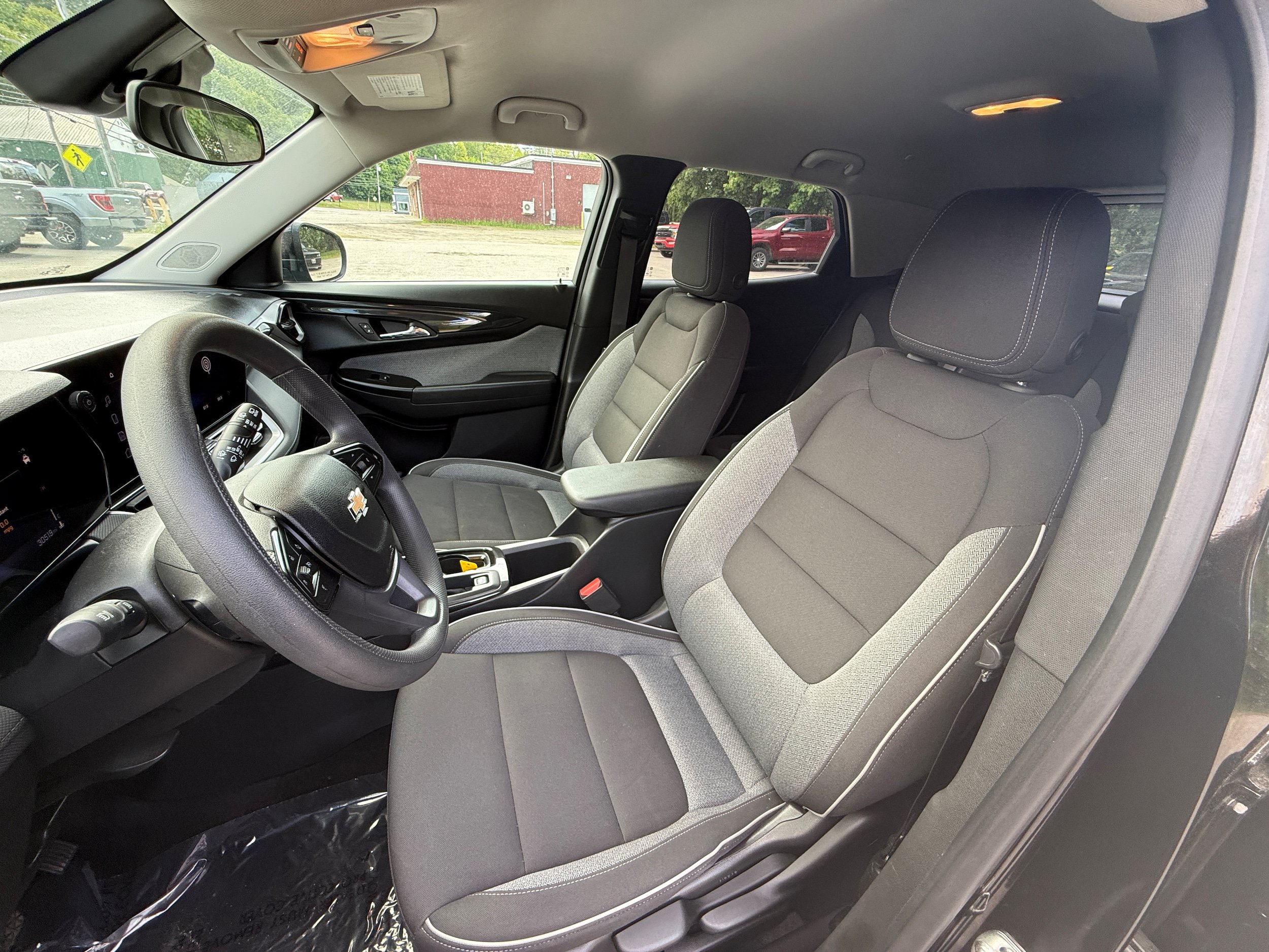 Used 2025 Chevrolet TrailBlazer LT AWD/4WD image 10