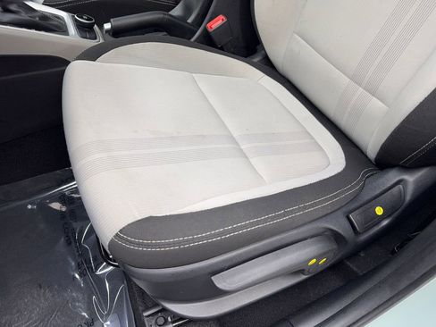 Used 2025 Hyundai Venue SEL image 26