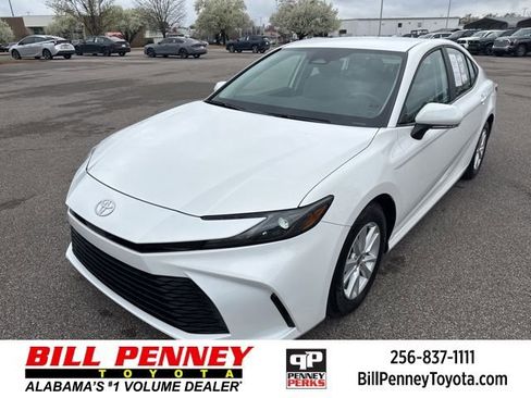 Used 2025 Toyota Camry LE image 1