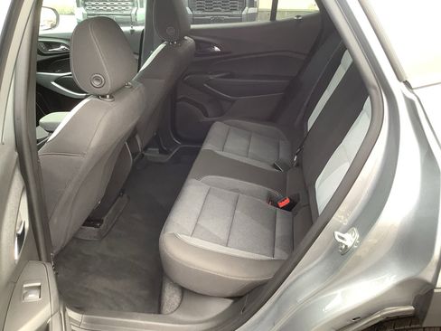 Used 2024 Chevrolet Trax ACTIV w/ Sunroof Package image 11