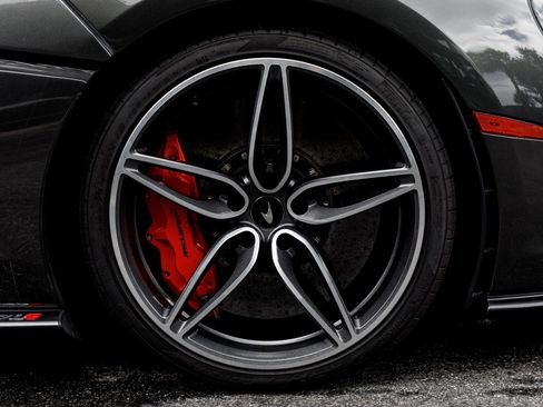 Used 2019 McLaren 570S Coupe RWD image 16