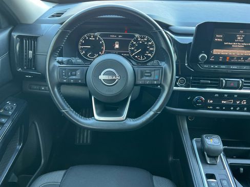 Used 2022 Nissan Pathfinder SV image 14