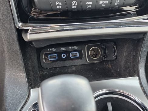 Used 2020 Jeep Grand Cherokee Limited w/ Luxury Group II RWD image 25