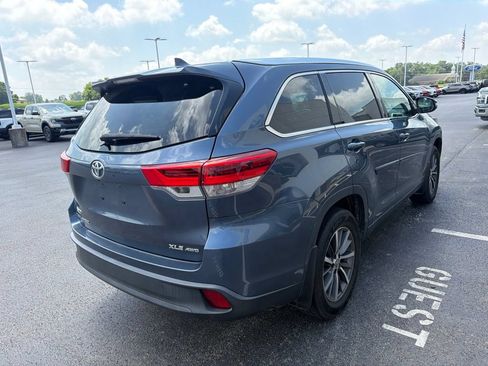 Used 2019 Toyota Highlander XLE AWD/4WD image 4