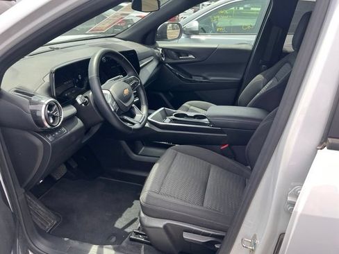 Used 2025 Chevrolet Equinox LT AWD/4WD image 8