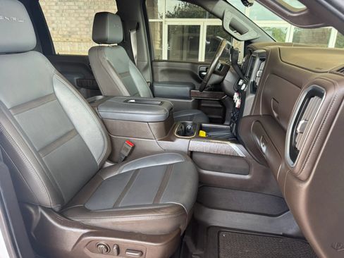 Used 2022 GMC Sierra 3500 Denali w/ Technology Package AWD/4WD image 36