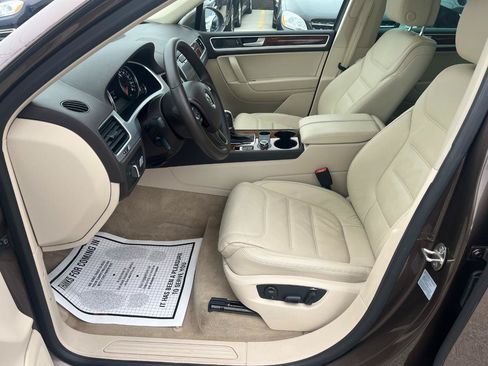 Used 2013 Volkswagen Touareg TDI AWD/4WD image 13
