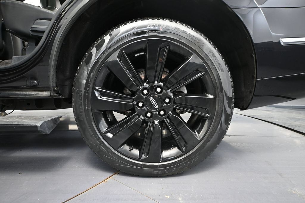 Used 2022 Lincoln Navigator Reserve w/ Equipment Group 201A AWD/4WD image 10