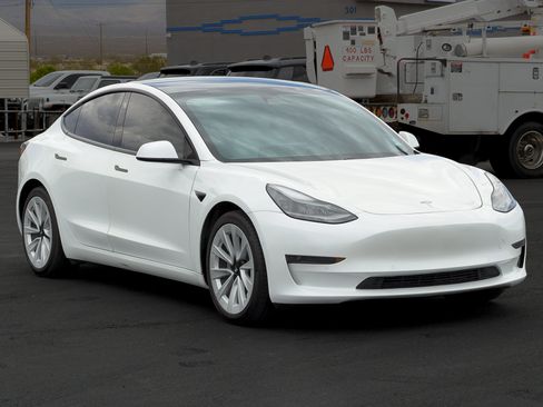 Used 2021 Tesla Model 3 Standard Range Plus RWD image 7