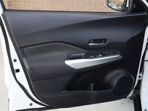 Used 2019 Nissan Kicks SV FWD image 13