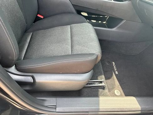 Used 2024 Nissan Rogue SV FWD image 11