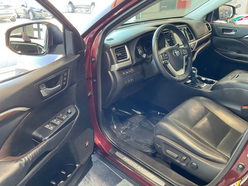 Used 2015 Toyota Highlander Limited Platinum image 9