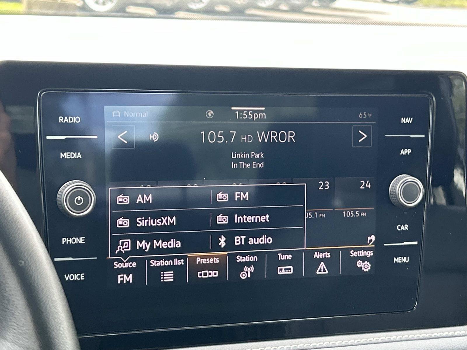 Used 2025 Volkswagen Jetta SEL FWD image 30