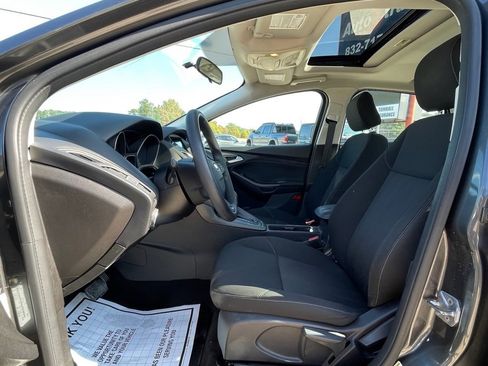 Used 2017 Ford Focus SEL image 16