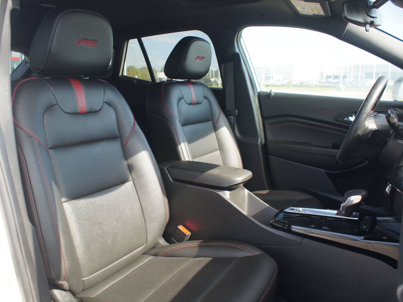 Used 2025 Chevrolet Trax RS w/ Sunroof Package FWD image 23