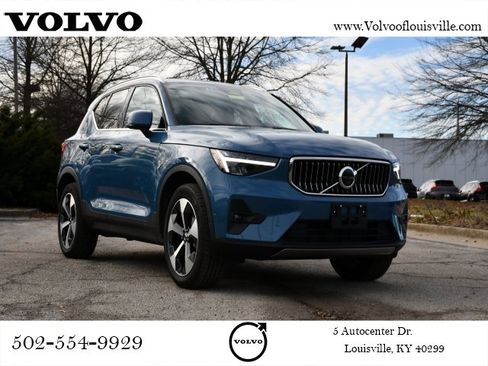 Certified 2025 Volvo XC40 B5 Plus image 1