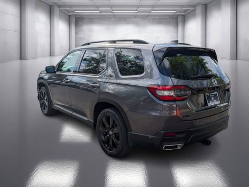 Used 2025 Honda Pilot Black Edition image 7