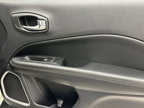 Used 2019 Jeep Compass Latitude w/ Popular Equipment Group image 16