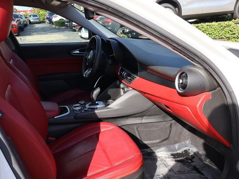 Used 2020 Alfa Romeo Giulia w/ Nero Edizione image 26
