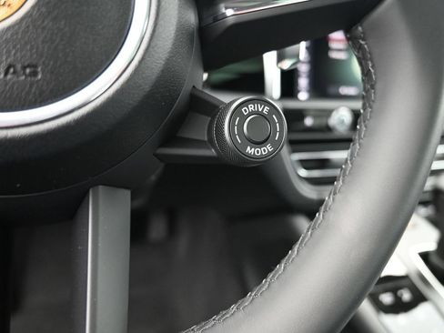 New 2026 Porsche Macan AWD/4WD image 15