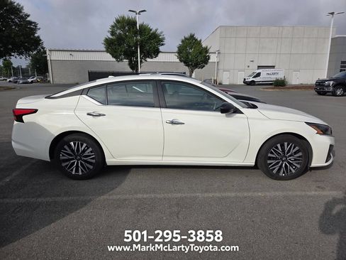 Used 2025 Nissan Altima 2.5 SV FWD image 10