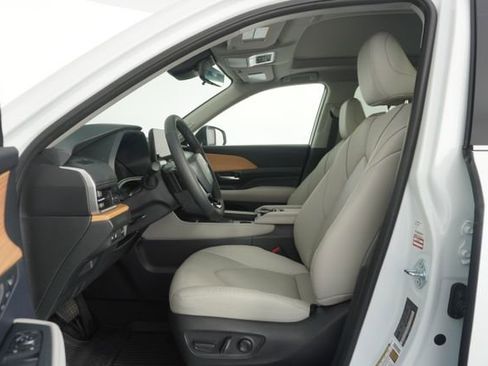 Used 2025 Toyota Grand Highlander AWD image 19