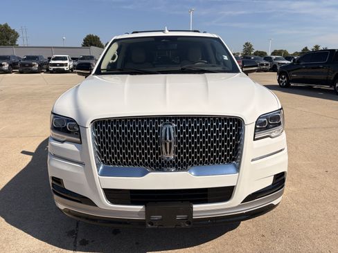 Used 2023 Lincoln Navigator Reserve AWD/4WD image 2