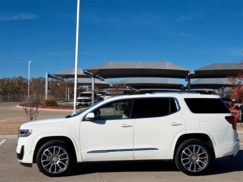 Used 2023 GMC Acadia Denali image 4