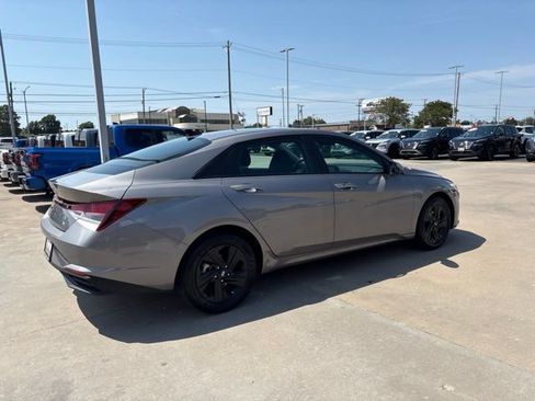 Used 2023 Hyundai Elantra SEL FWD image 3